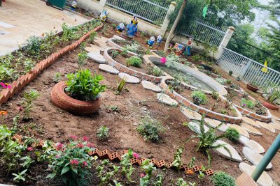 Trường tổ chức làm đẹp môi trường xanh, trồng rau sạch đảm bảo trương theo tiêu chuẩn ” Xanh sạch đẹp”